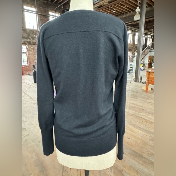 Club Monaco Cashmere sweater. - Picture 2 of 3